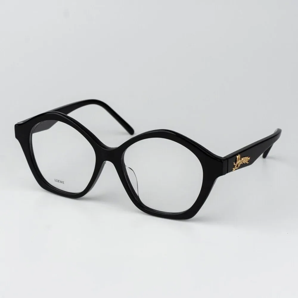 Loewe curvy women